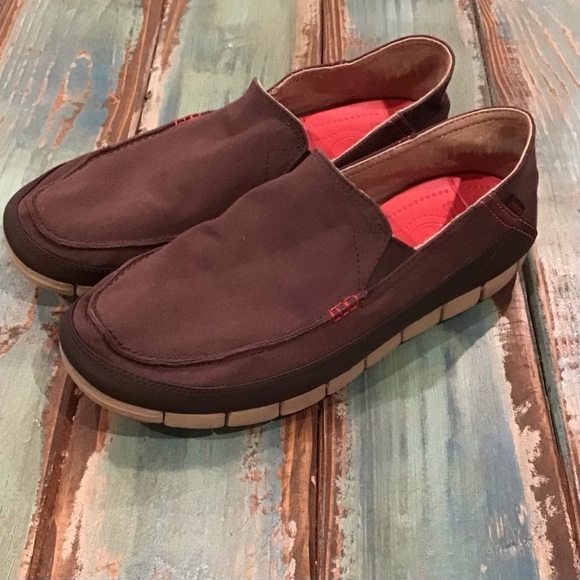 Crocs 13 Loafers Men’s Canvas Comfort Shoes Brown Slip Ons 14773 - Picture 2 of 9